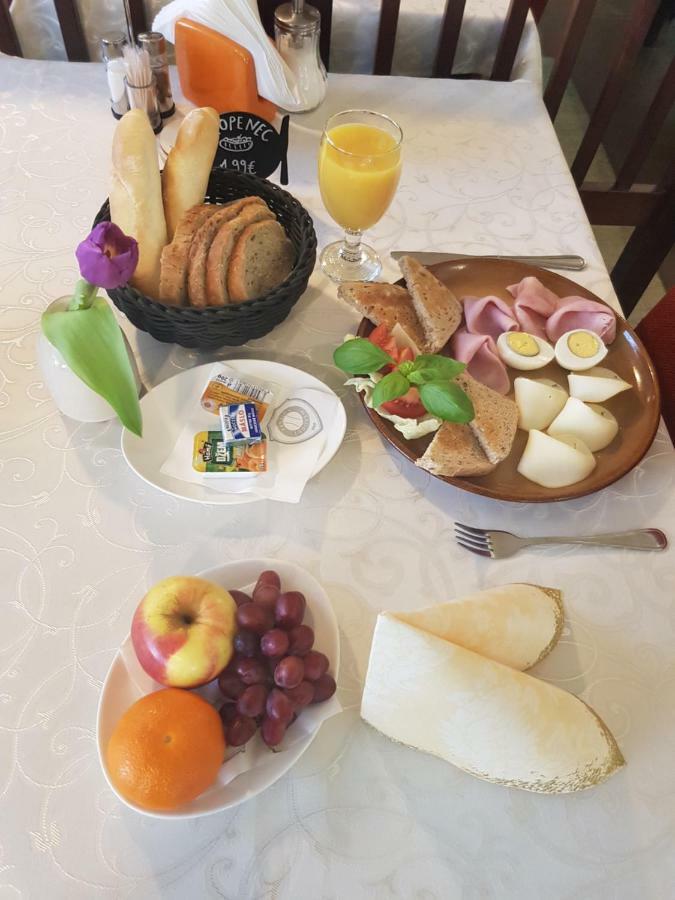 Villa Centrum Apartmany S Ranajkami A Saunou 马汀 外观 照片